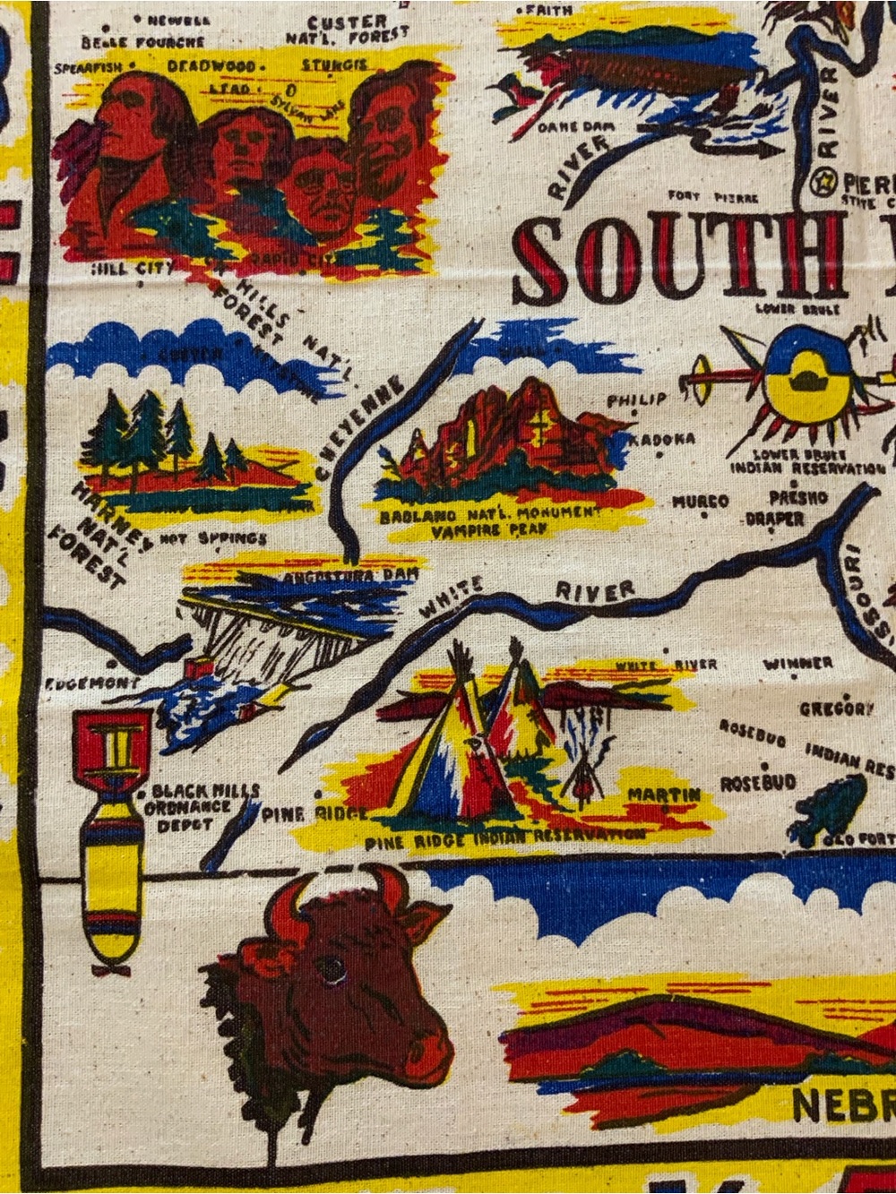South Dakota Vintage-Style Cotton Wall Art in Yellow, Red, Blue - Picture 2 of 7